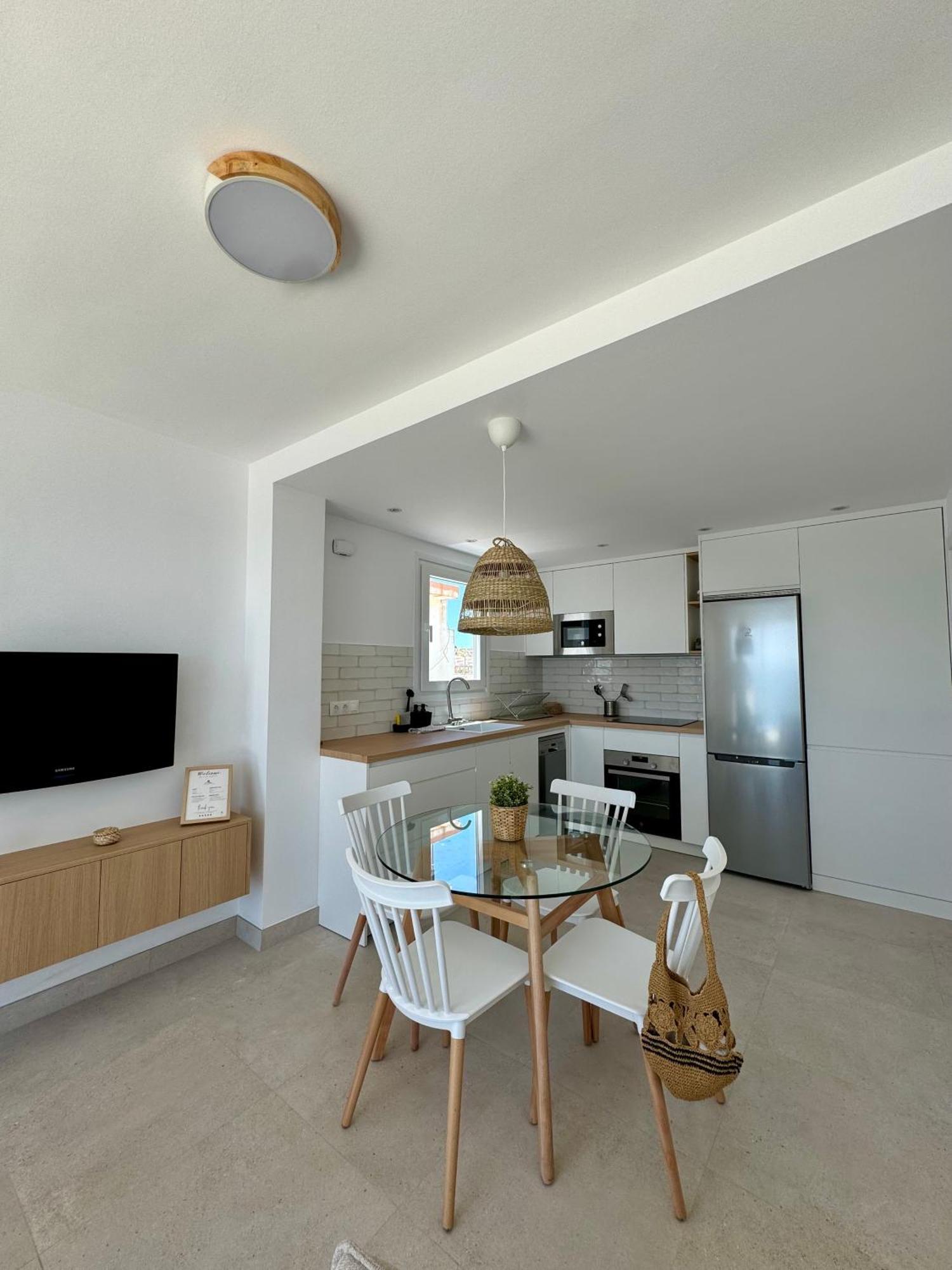 Sunnypalms - Beachfront Penthouse With Stunning Sea View 에스테포나 외부 사진