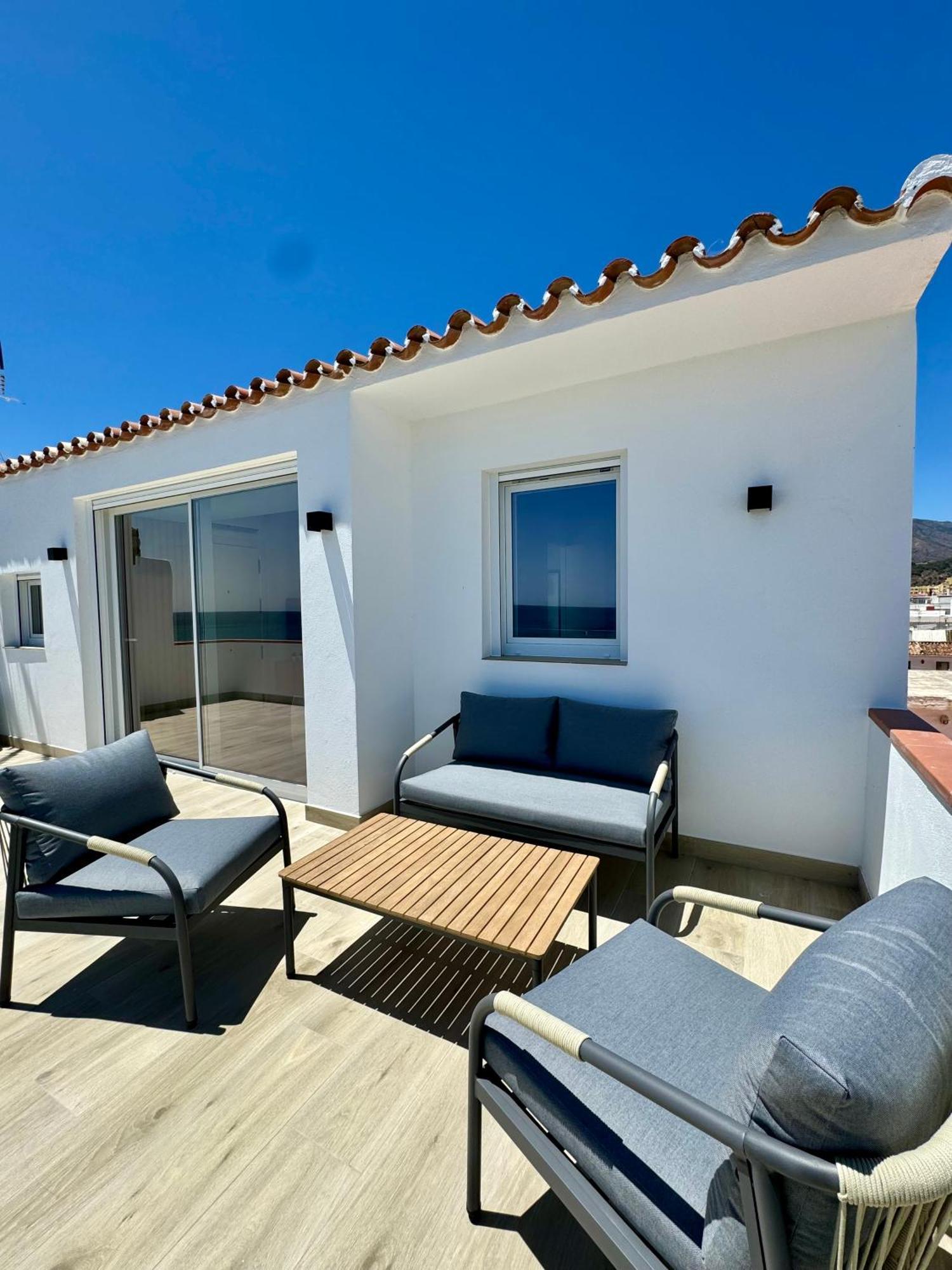 Sunnypalms - Beachfront Penthouse With Stunning Sea View 에스테포나 외부 사진