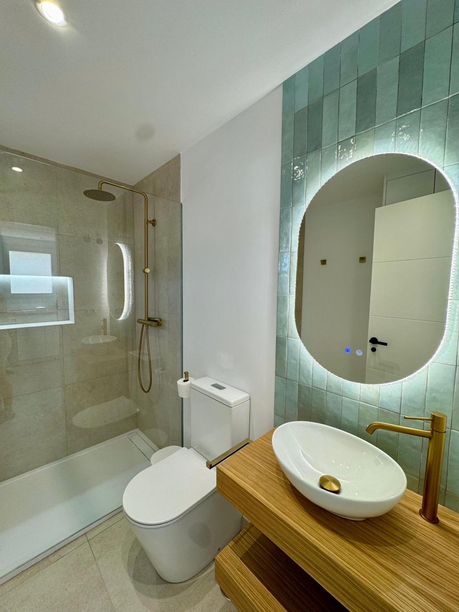 Sunnypalms - Beachfront Penthouse With Stunning Sea View 에스테포나 외부 사진