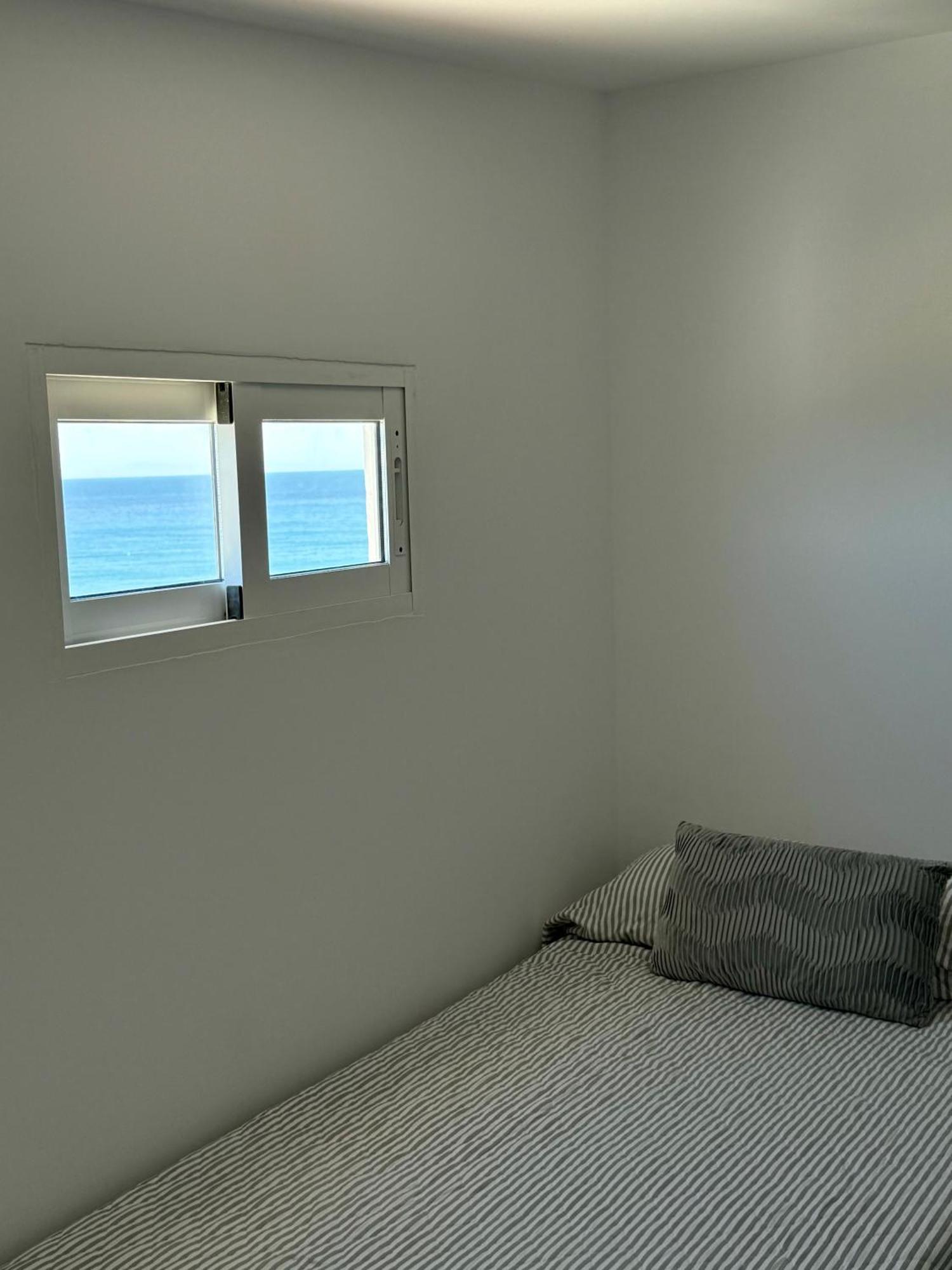 Sunnypalms - Beachfront Penthouse With Stunning Sea View 에스테포나 외부 사진