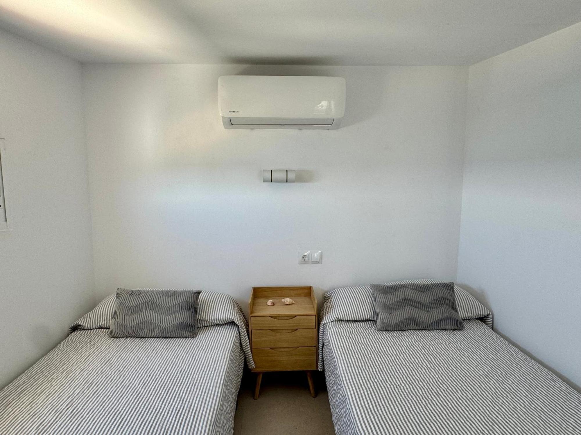Sunnypalms - Beachfront Penthouse With Stunning Sea View 에스테포나 외부 사진