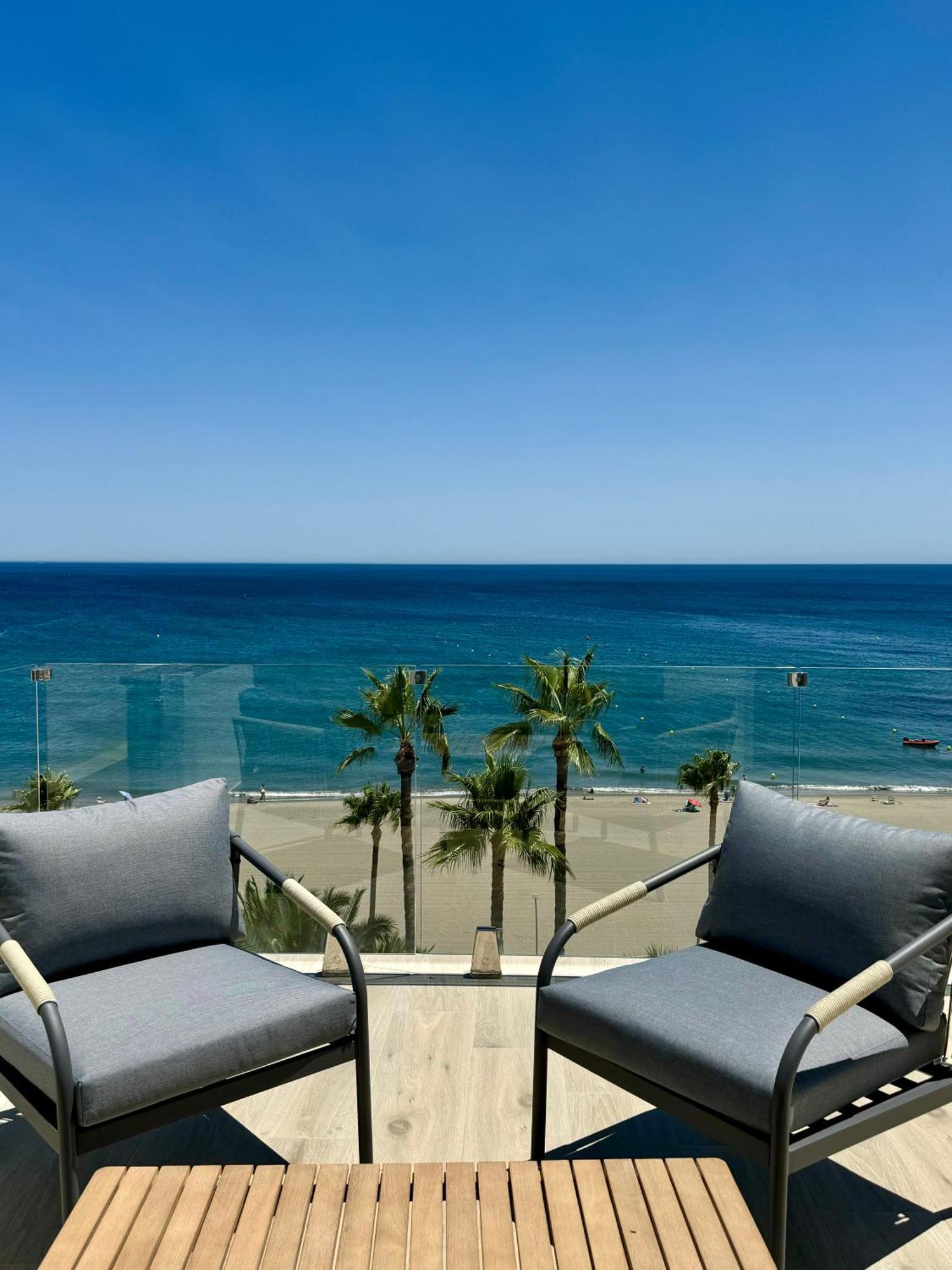 Sunnypalms - Beachfront Penthouse With Stunning Sea View 에스테포나 외부 사진