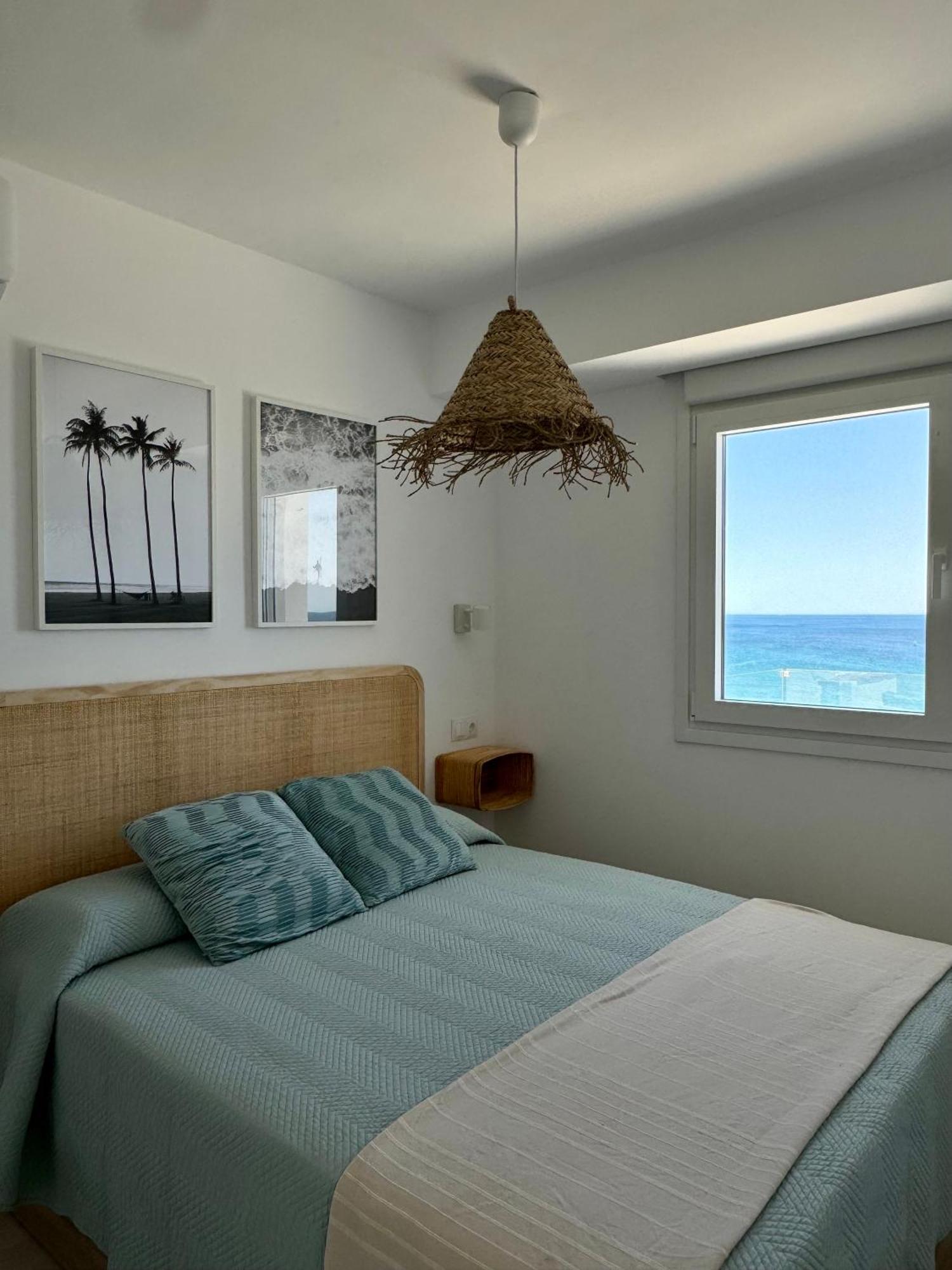 Sunnypalms - Beachfront Penthouse With Stunning Sea View 에스테포나 외부 사진