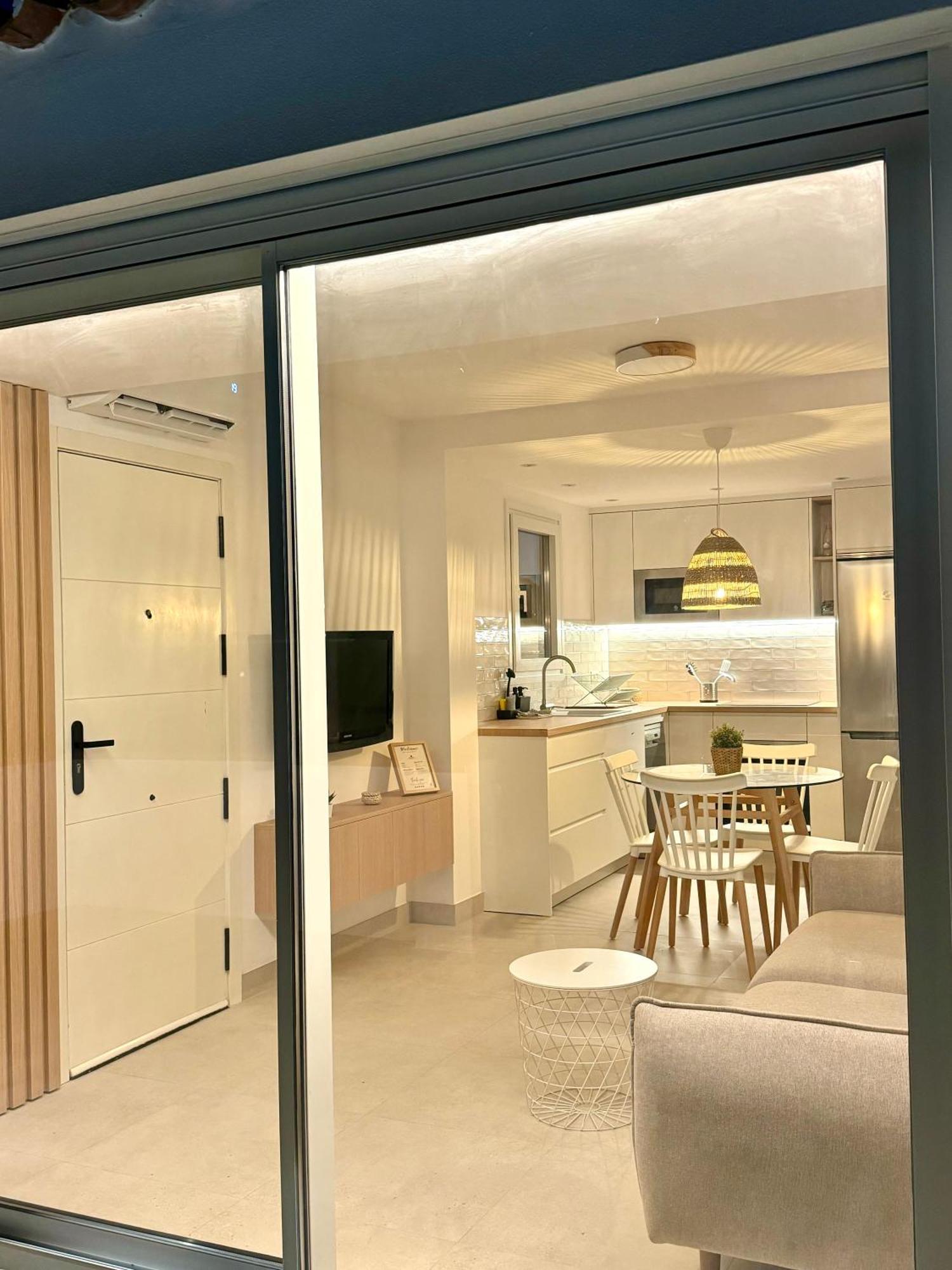 Sunnypalms - Beachfront Penthouse With Stunning Sea View 에스테포나 외부 사진