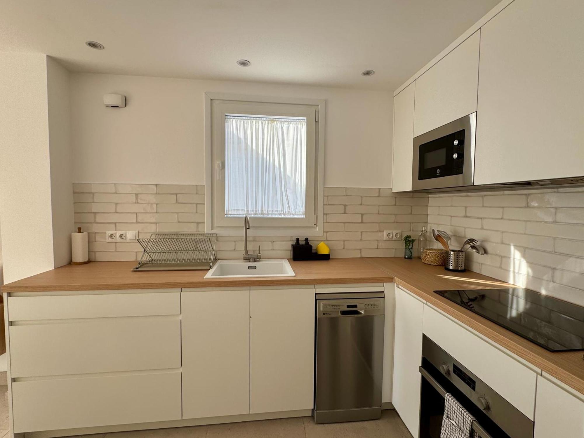 Sunnypalms - Beachfront Penthouse With Stunning Sea View 에스테포나 외부 사진