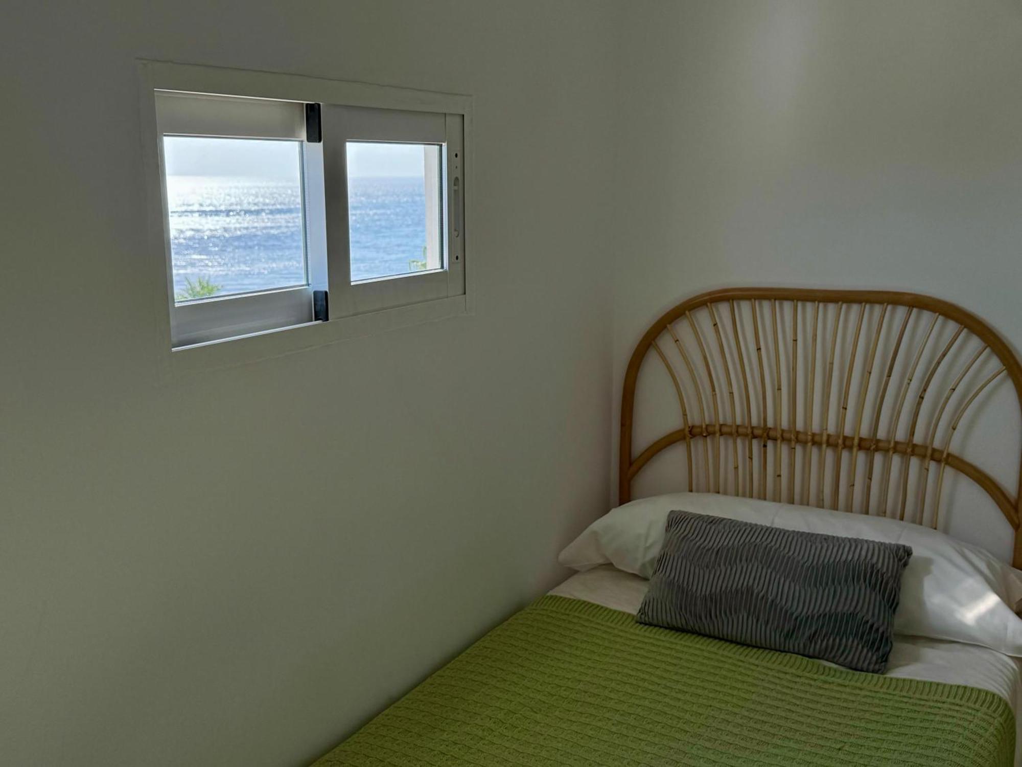 Sunnypalms - Beachfront Penthouse With Stunning Sea View 에스테포나 외부 사진